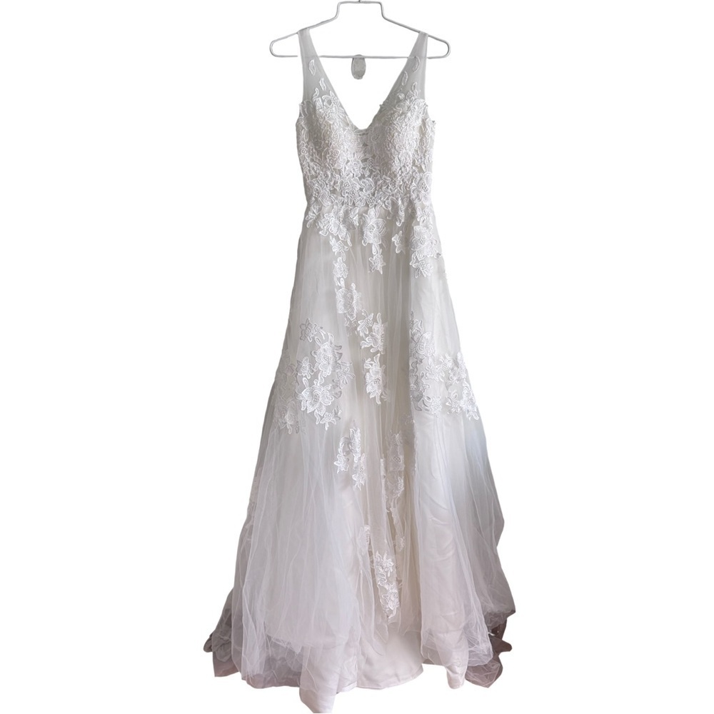 White Tulle A-Line Wedding Dress V-Neckline Floral Appliqués Size 4